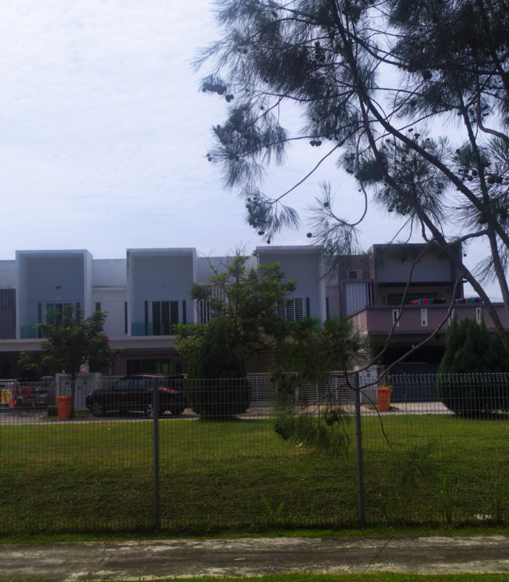 Rumah teres Malaysia untuk dijual